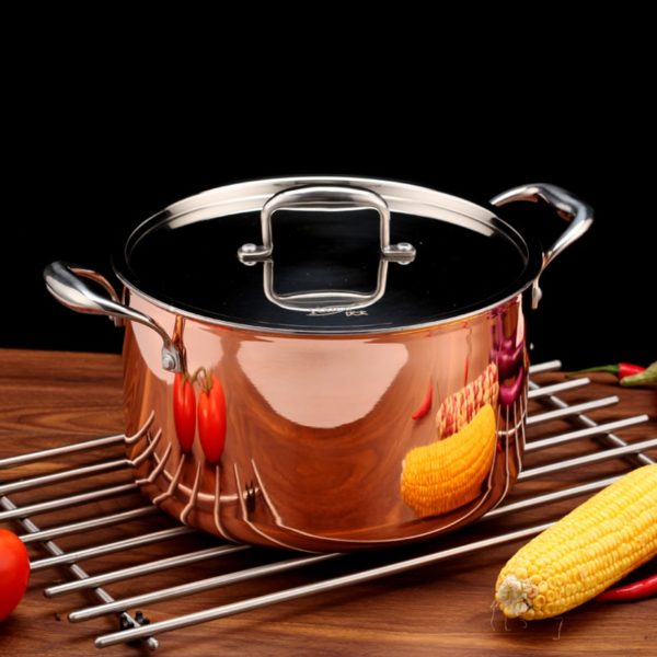 Cocotte en cuivre à couvercle