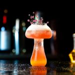 Verre à cocktail en forme de champignon