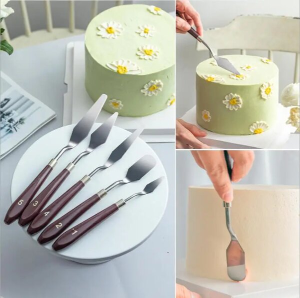 Lot de T spatule de pâtisserie en acier inoxydable dans une assiette à coté d'un gâteau