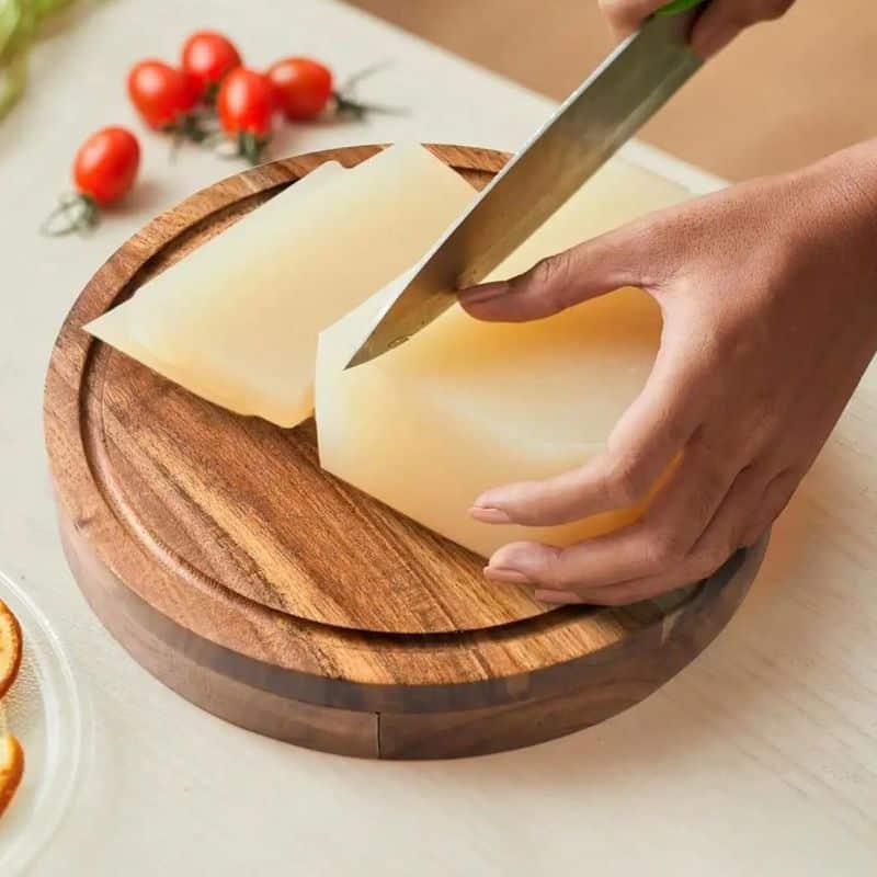 Planches à fromage ronde et couteaux